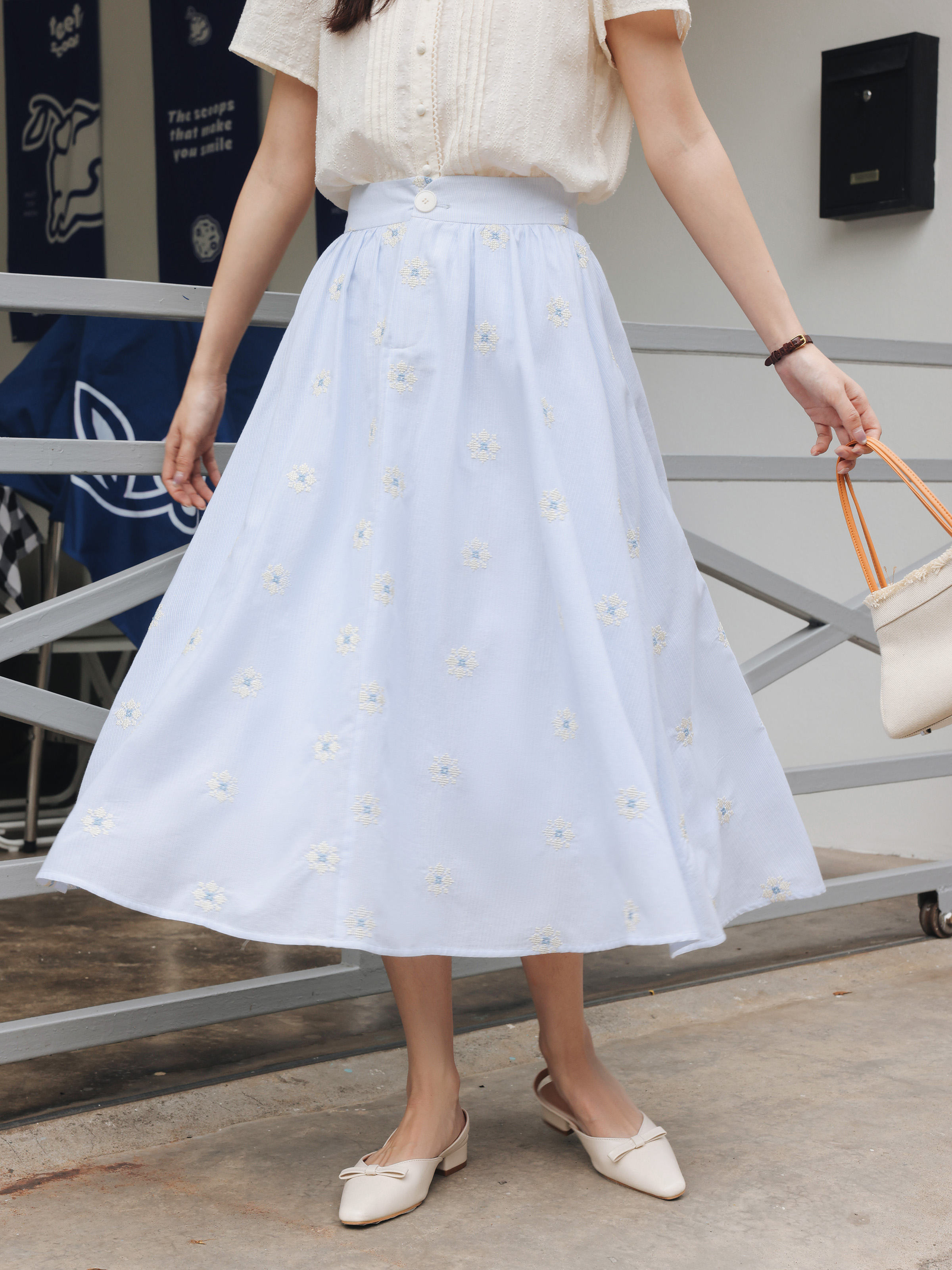 Vintage White Shirt Floral Emb - Midi Skirt Floral reseña y precio